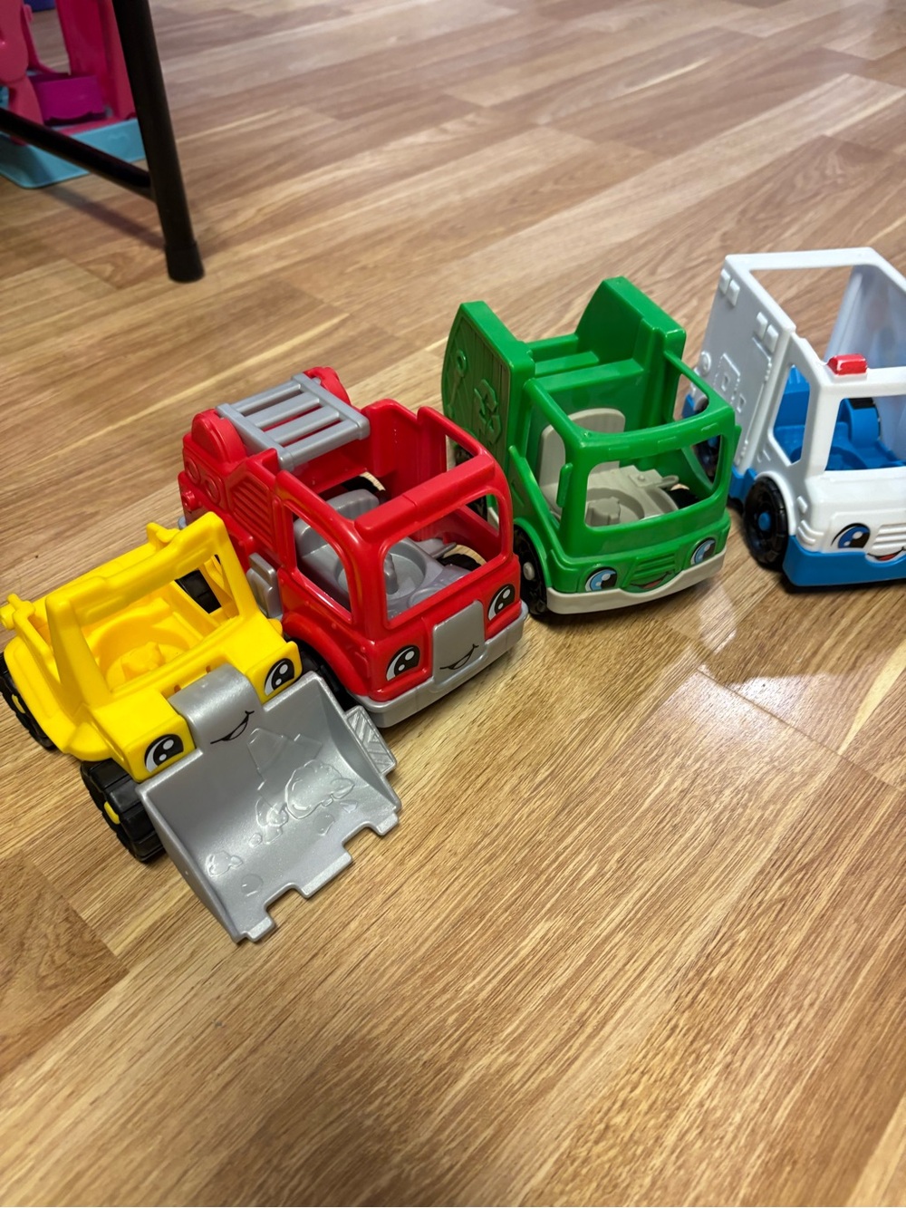 Fisher-price Little people cars and vehicles bundle - Picture 2 of 4